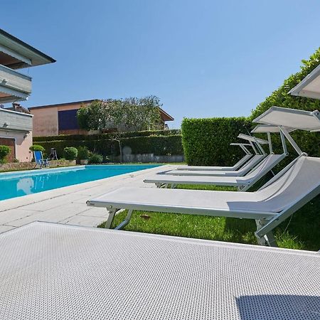 Front Lake Studio With Loft Bed And Pool Bardolino Luaran gambar
