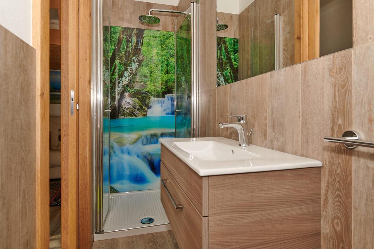 Front Lake Studio With Loft Bed And Pool Bardolino Luaran gambar