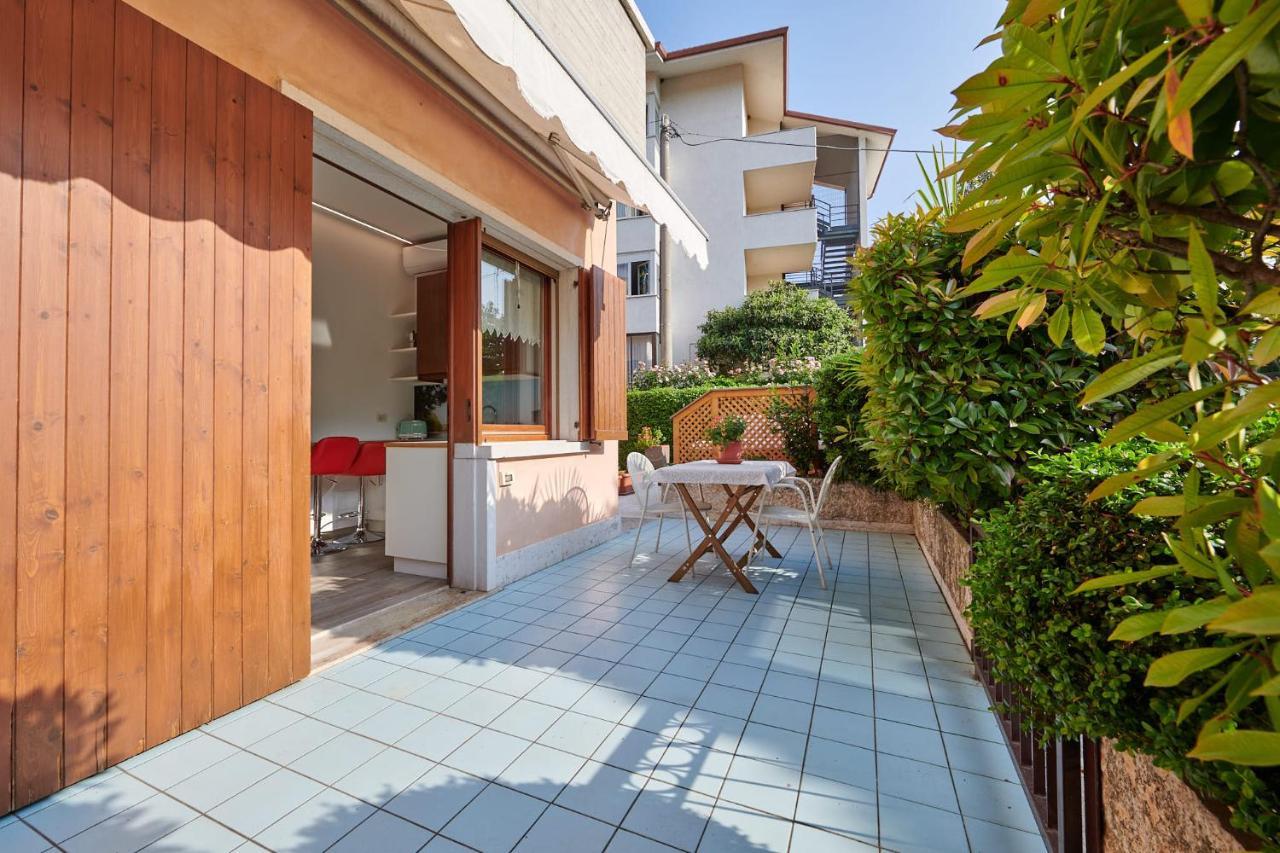 Front Lake Studio With Loft Bed And Pool Bardolino Luaran gambar