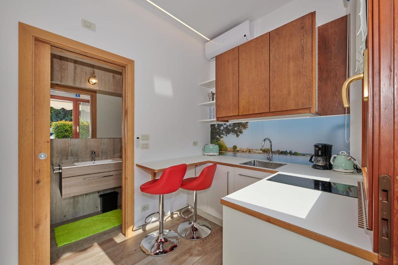 Front Lake Studio With Loft Bed And Pool Bardolino Luaran gambar