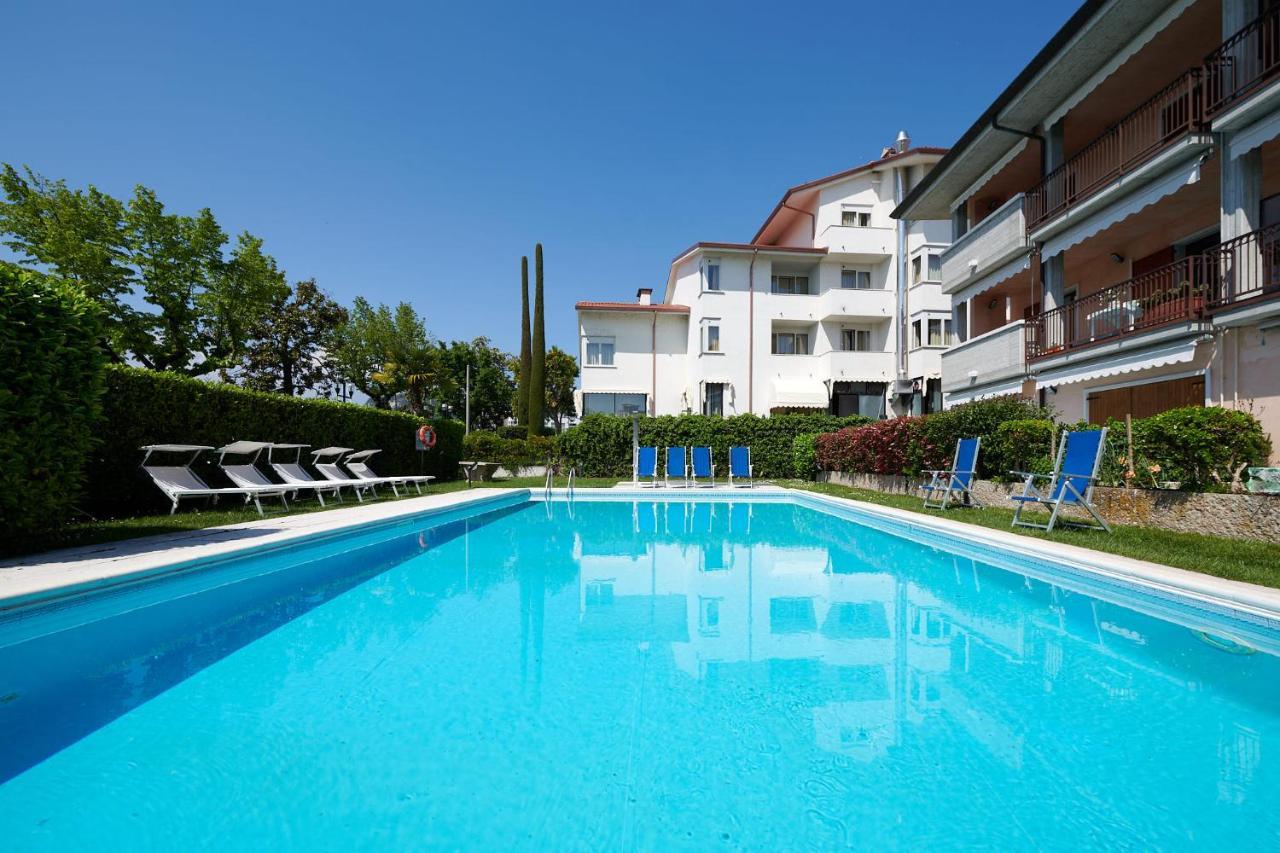 Front Lake Studio With Loft Bed And Pool Bardolino Luaran gambar